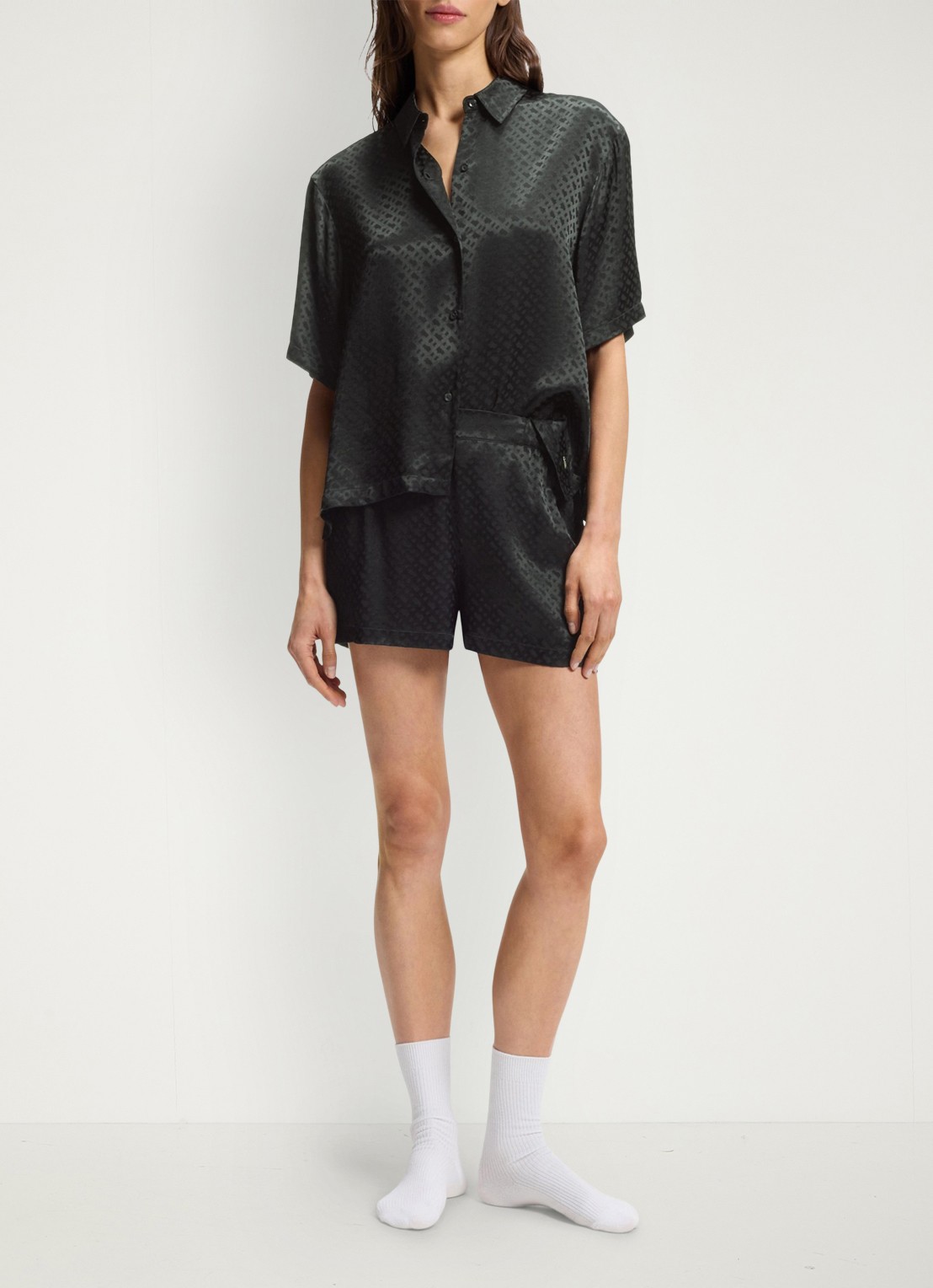 BOSS Pyjamashorts van satijn met monogramjacquard - voorkant 2 zwart