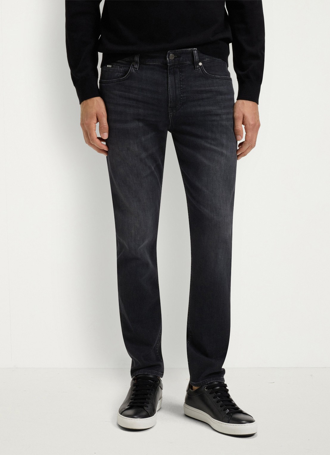BOSS Re.maine straight leg jeans met gekleurde wassing - detail donkergrijs