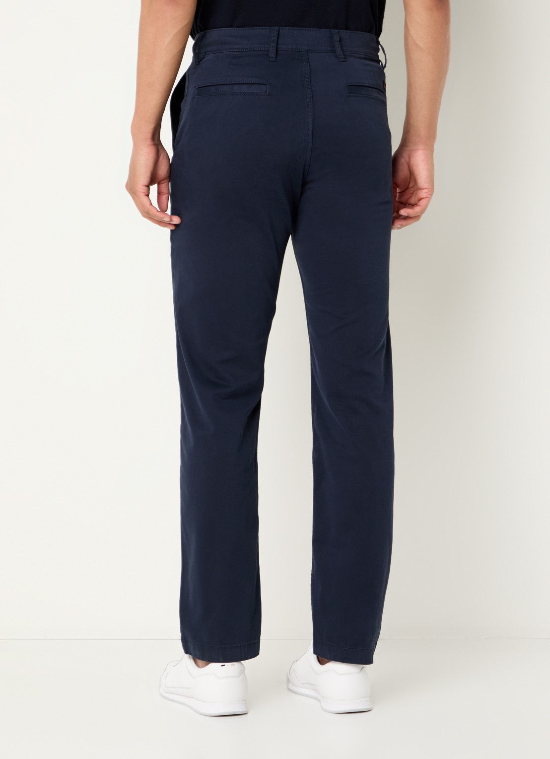 BOSS Regular-fit broek van elastisch katoenen satijn - achterkant 5 middenblauw