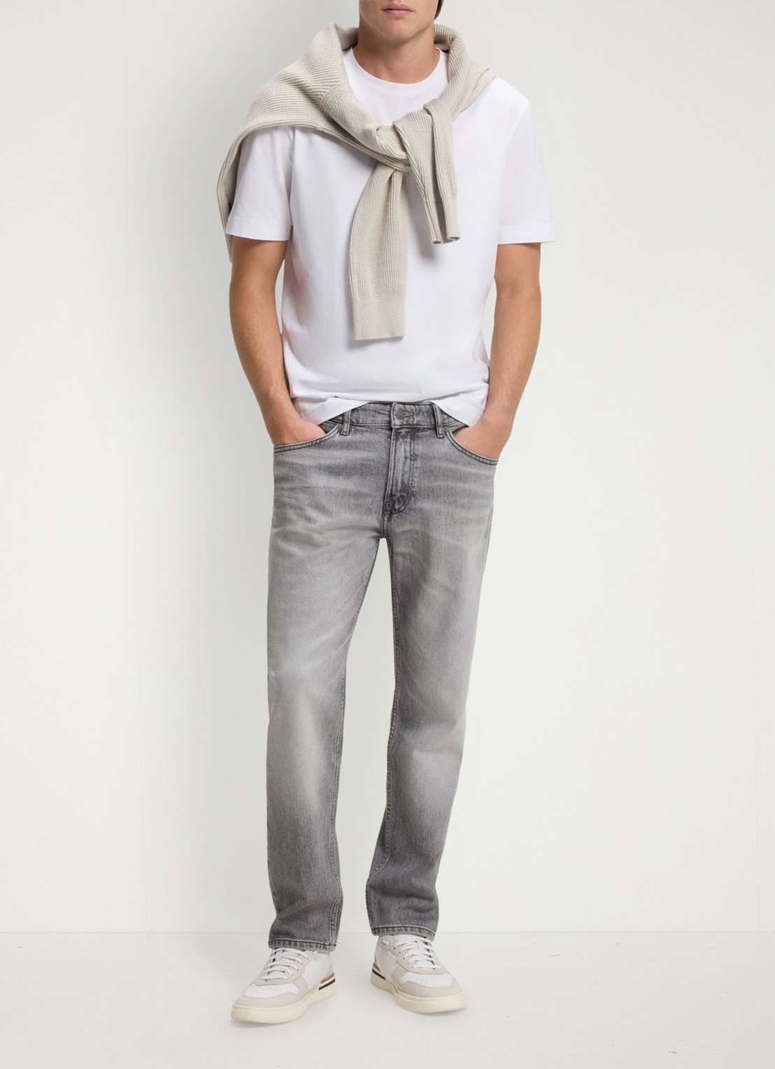 BOSS Regular fit jeans met steekzakken - voorkant 5 light/pastel grey-055 / grijs