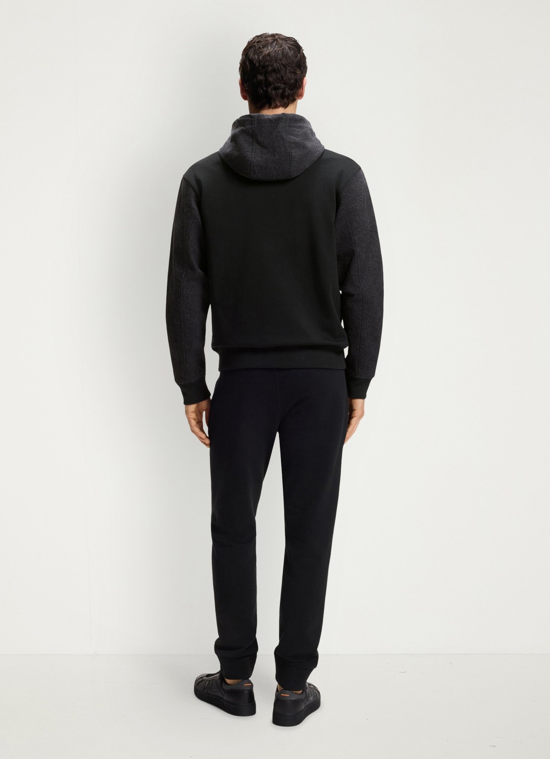 BOSS Relaxed fit trainingspak met logo - achterkant zwart