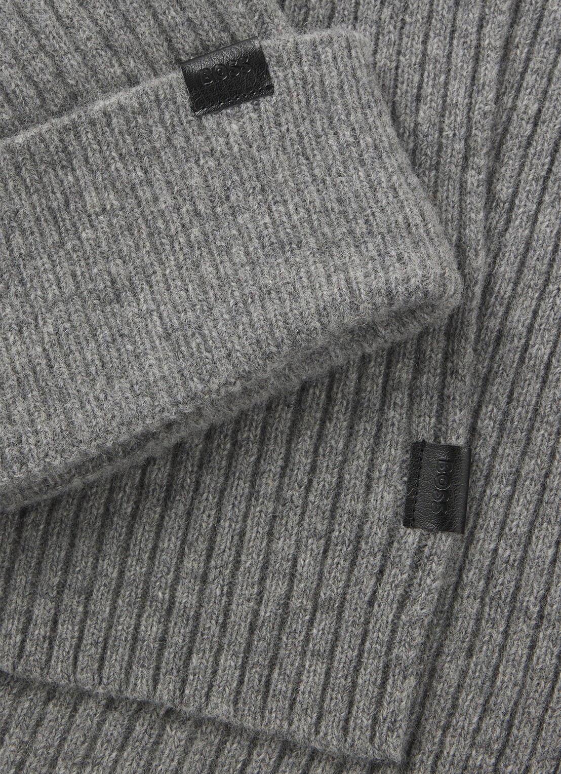 BOSS Ribgebreide muts en sjaal 180 x 30 cm met logo - detail 2 grijs