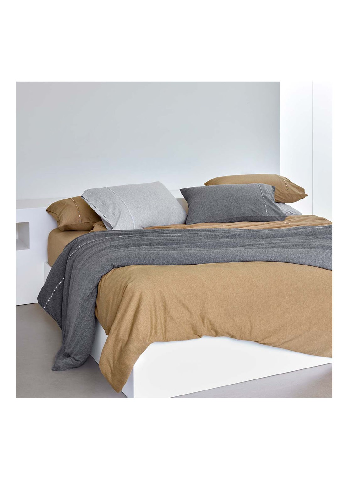 BOSS Sense dekbedovertrek in katoenblend - exclusief kussenslopen - voorkant 2 camel