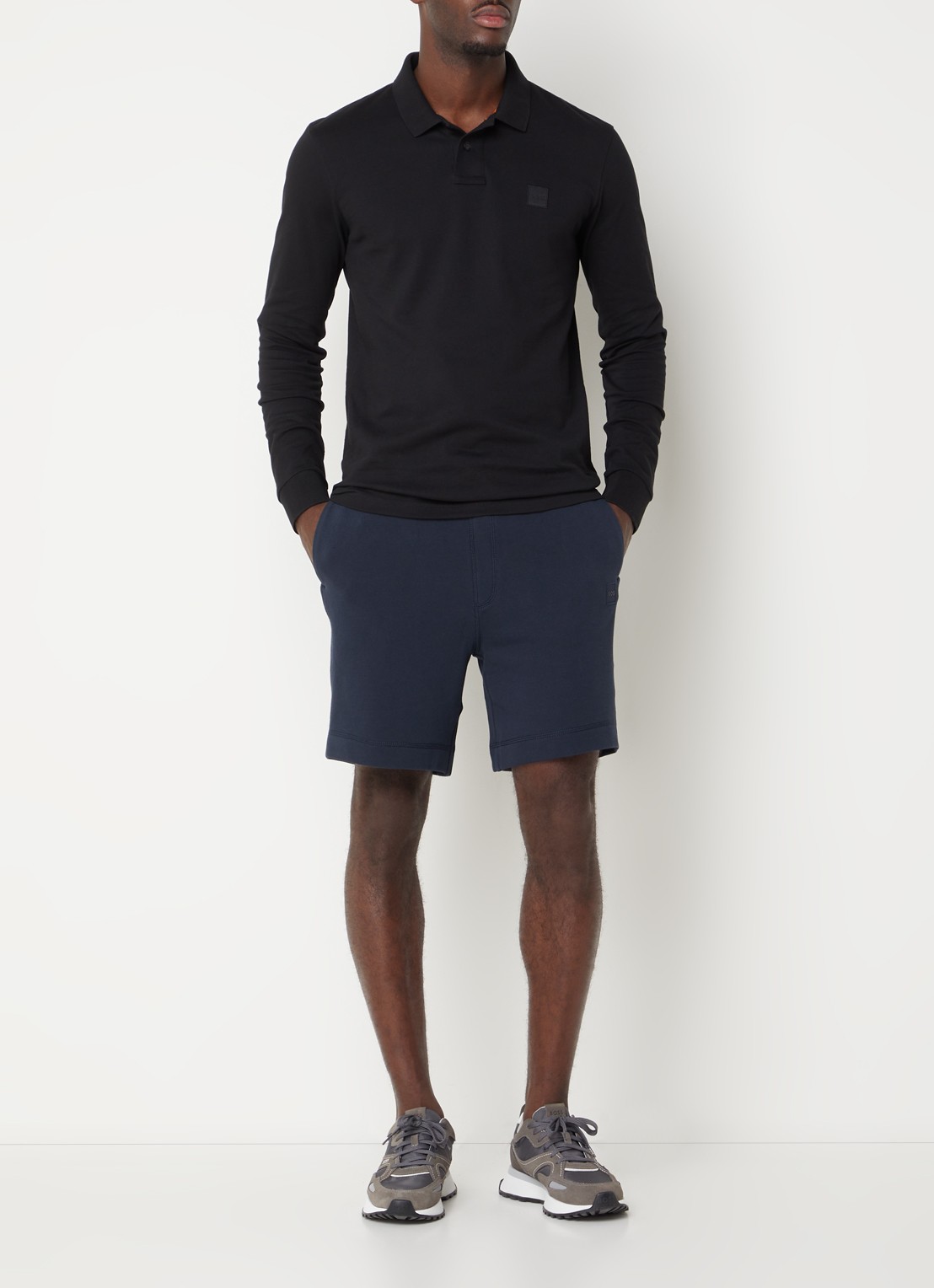 BOSS Short van katoenen sweatstof met logopatch - voorkant 4 dark blue-404 / blauw