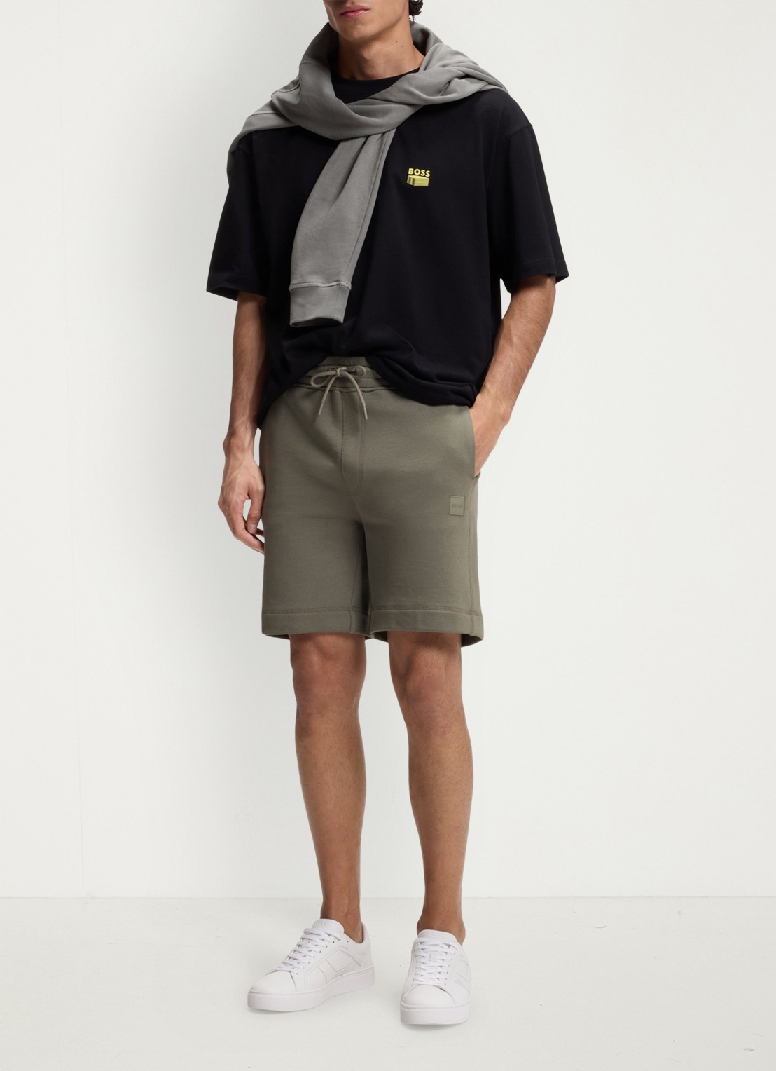 BOSS Short van katoenen sweatstof met logopatch - voorkant 3 open grey-076 / grijs
