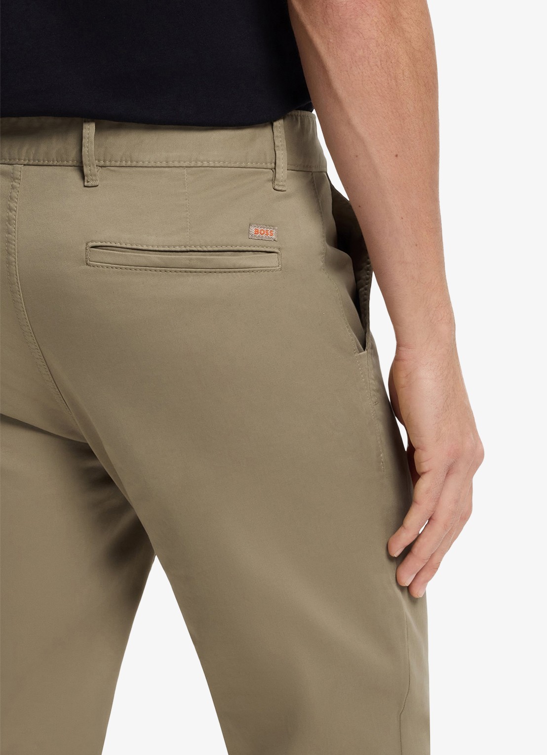 BOSS Slim-fit satijnen chino van stretchkatoen - detail 6 light/pastel brown-239 / bruin