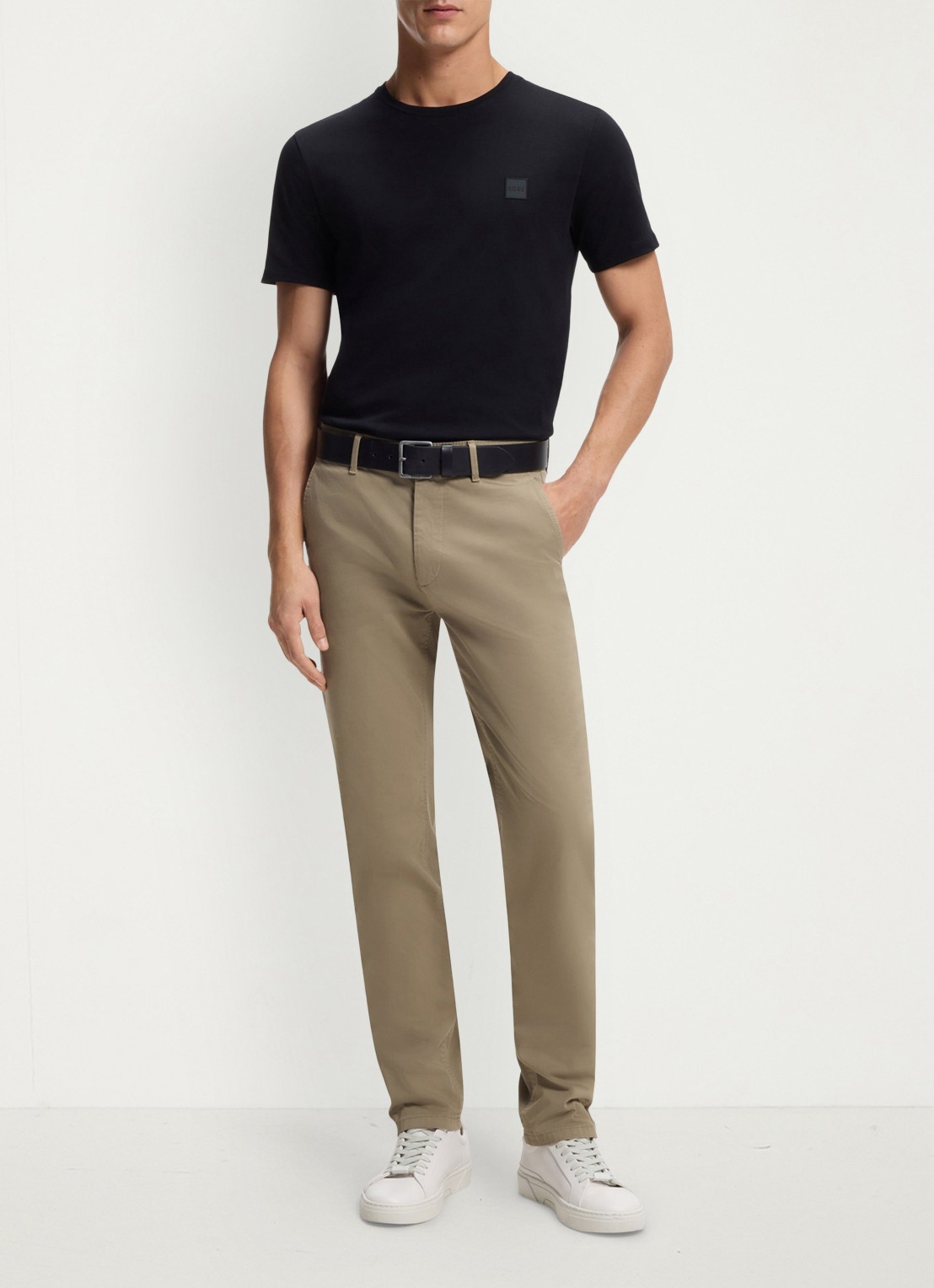 BOSS Slim-fit satijnen chino van stretchkatoen - voorkant 3 light/pastel brown-239 / bruin