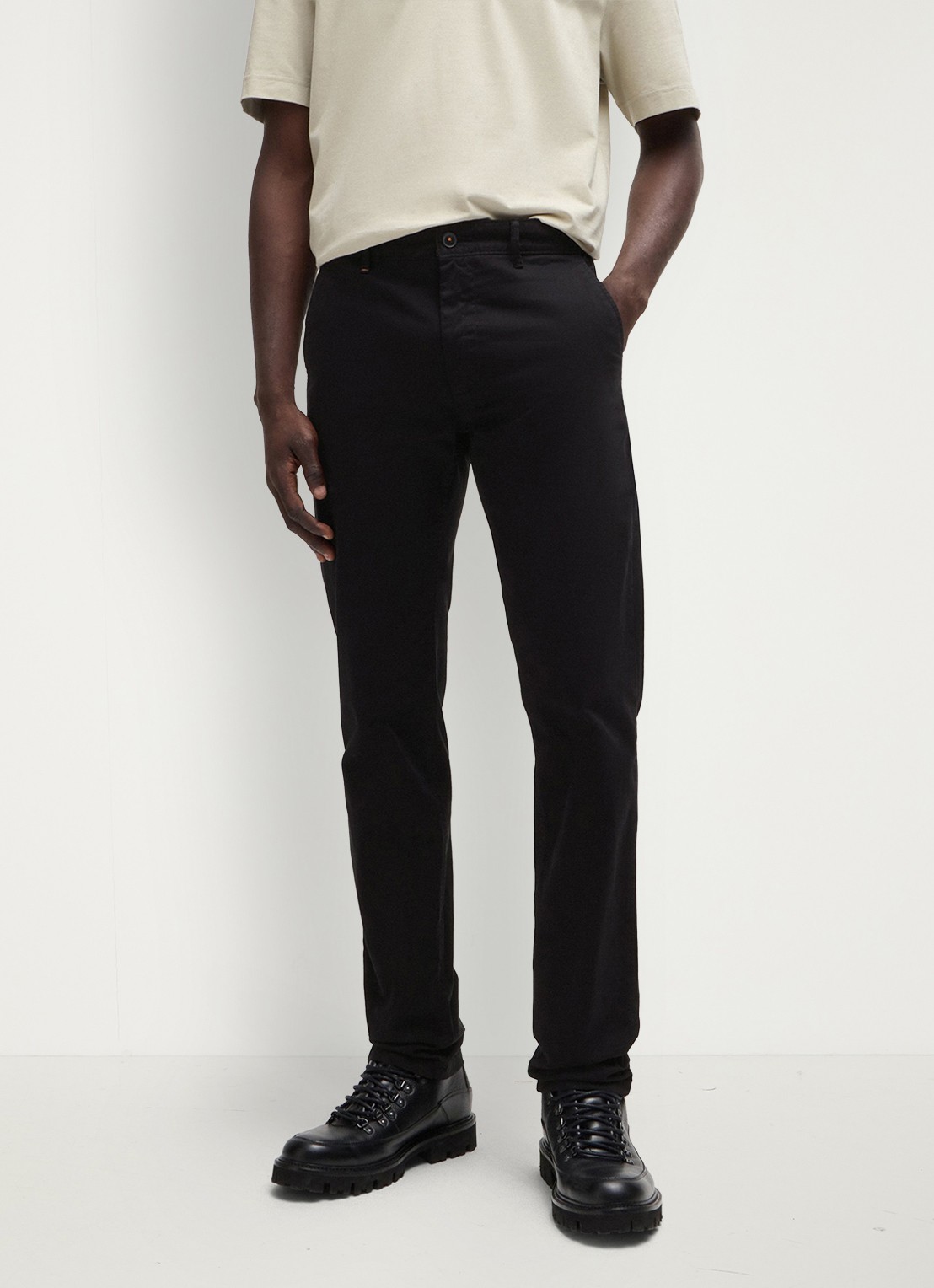BOSS Slim-fit satijnen chino van stretchkatoen - detail 3 black-001 / zwart