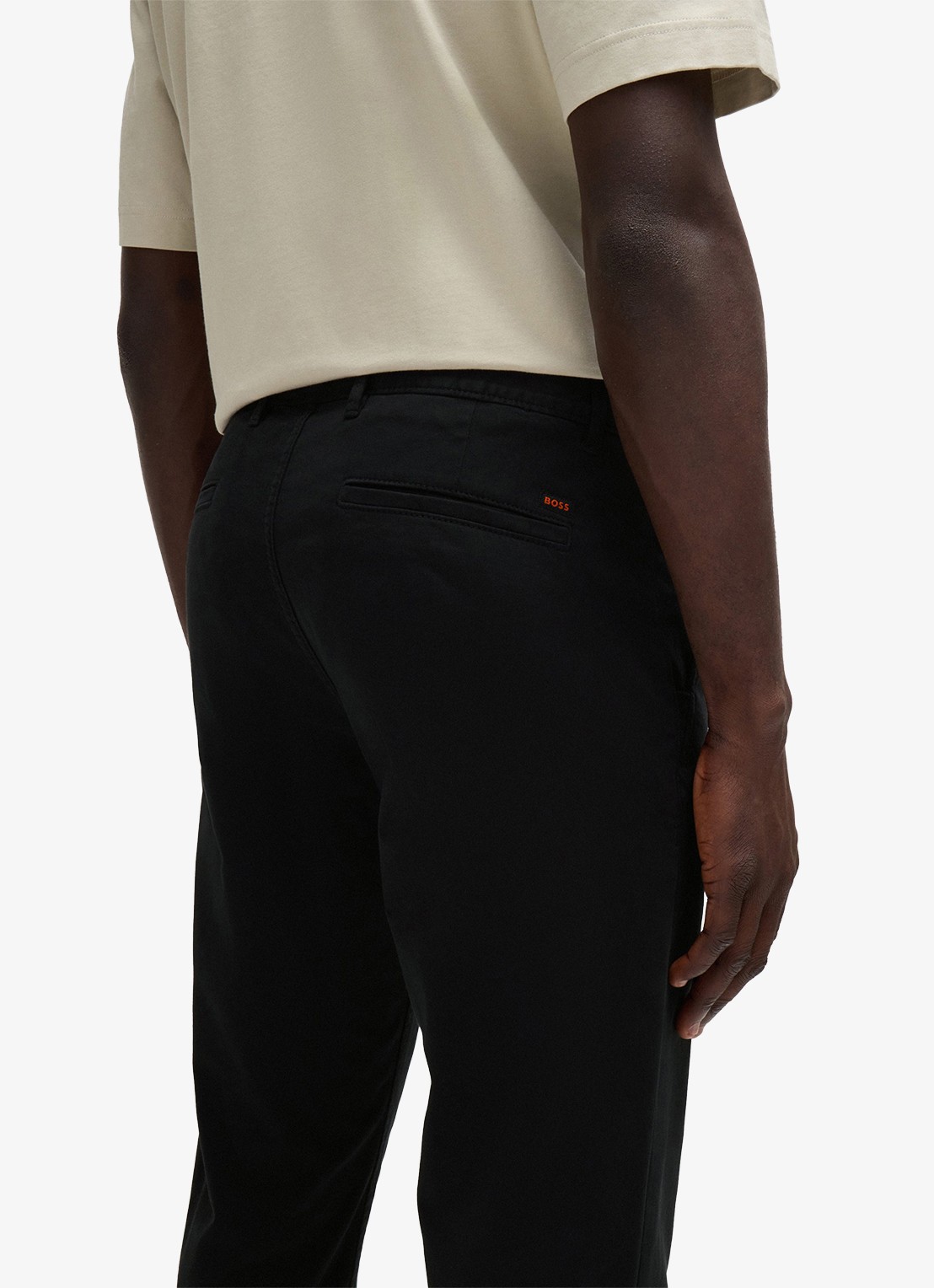 BOSS Slim-fit satijnen chino van stretchkatoen - detail 6 black-001 / zwart