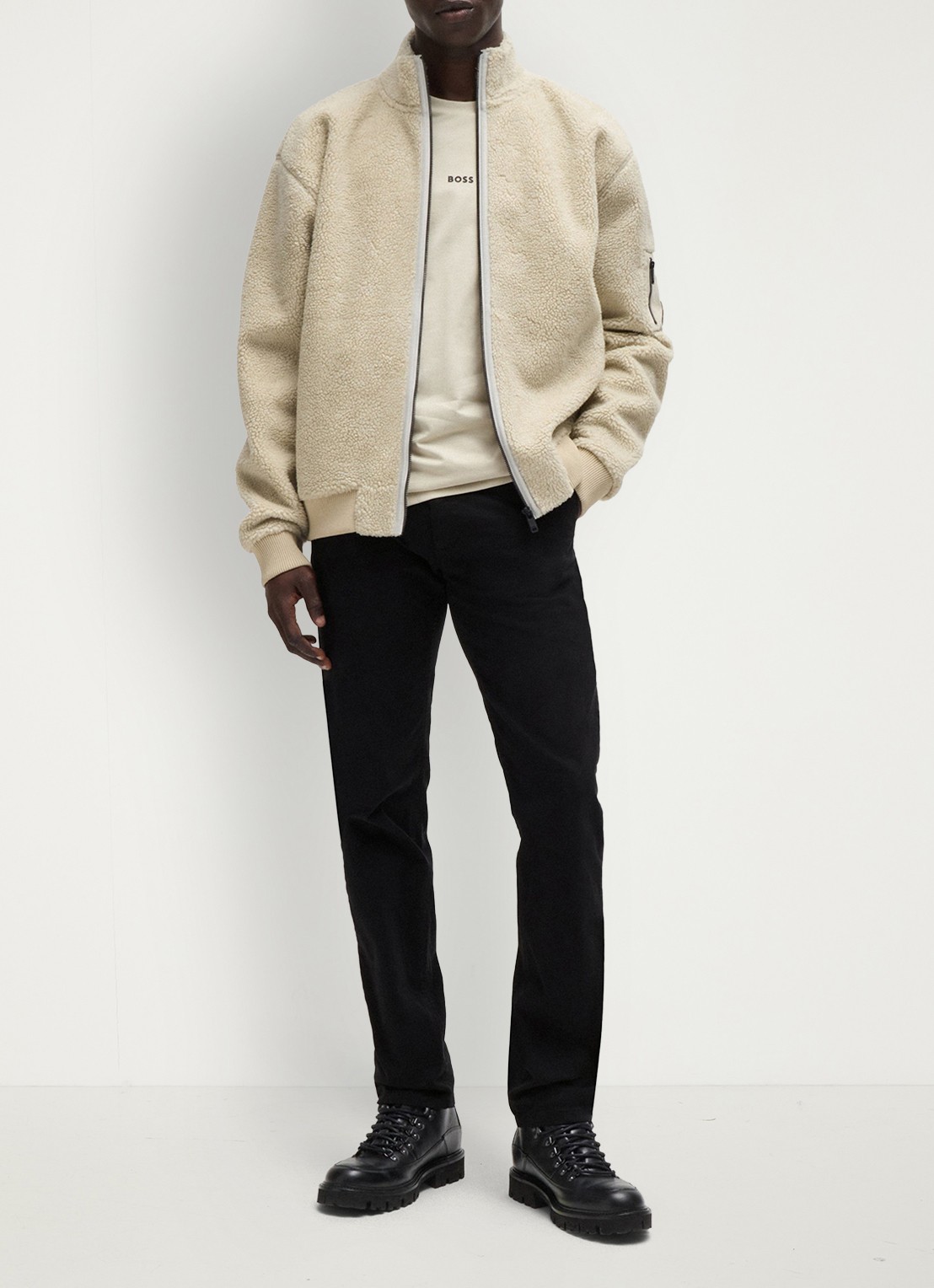 BOSS Slim-fit satijnen chino van stretchkatoen - voorkant 2 black-001 / zwart