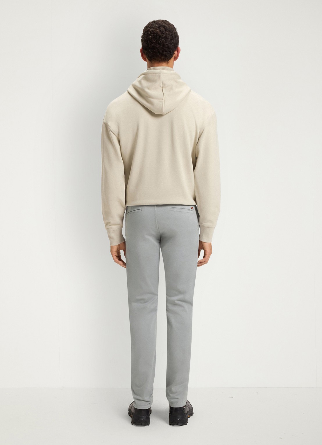 BOSS Slim-fit satijnen chino van stretchkatoen - achterkant 4 silver-041 / grijs