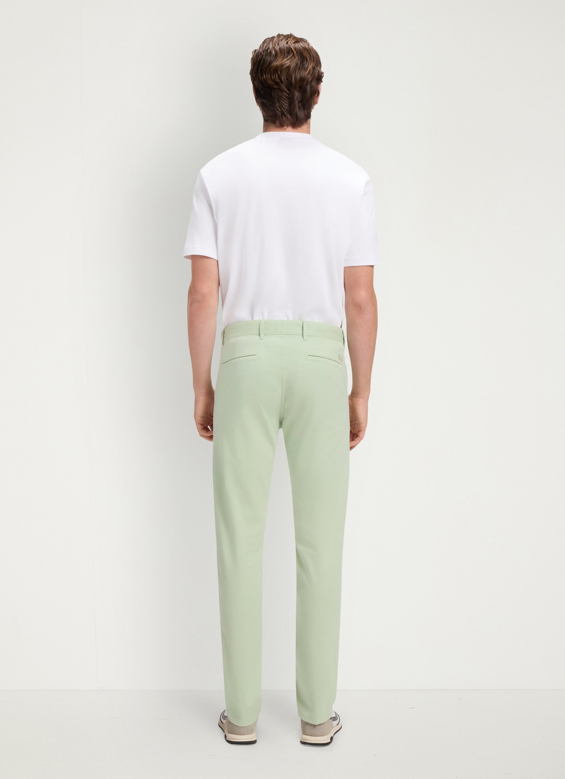 BOSS Slim-fit satijnen chino van stretchkatoen - achterkant 6 open green-384 / groen