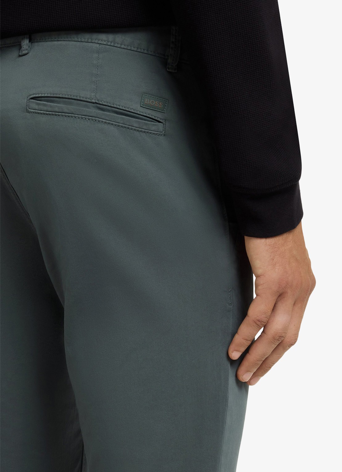 BOSS Slim-fit satijnen chino van stretchkatoen - detail 2 open green-377 / groen