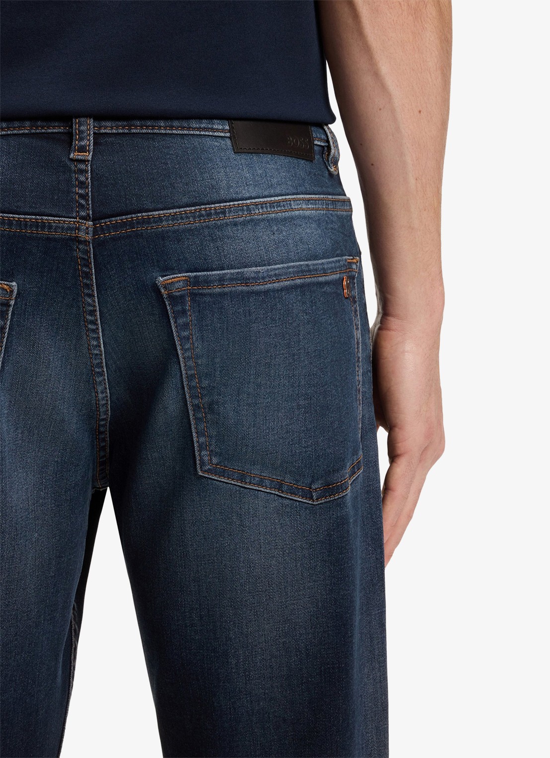 BOSS Straight fit jeans met donkere wassing - detail 4 donkerblauw