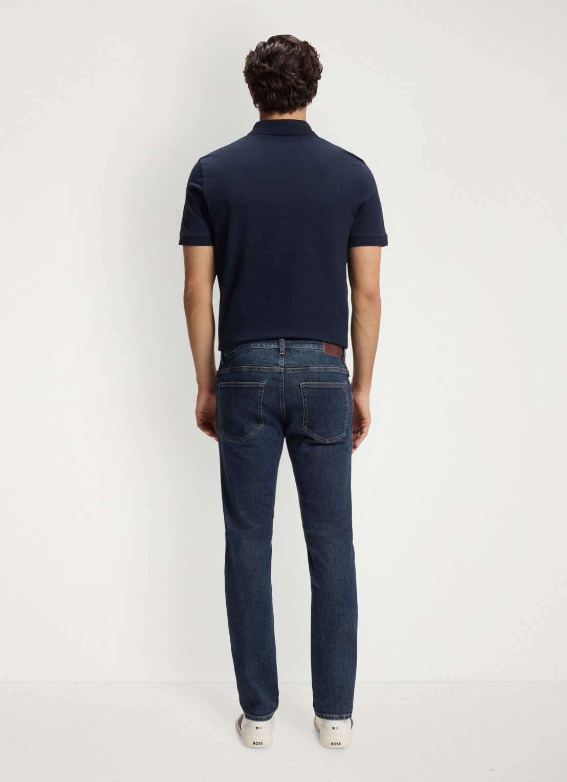BOSS Straight fit jeans met medium wassing - achterkant indigo