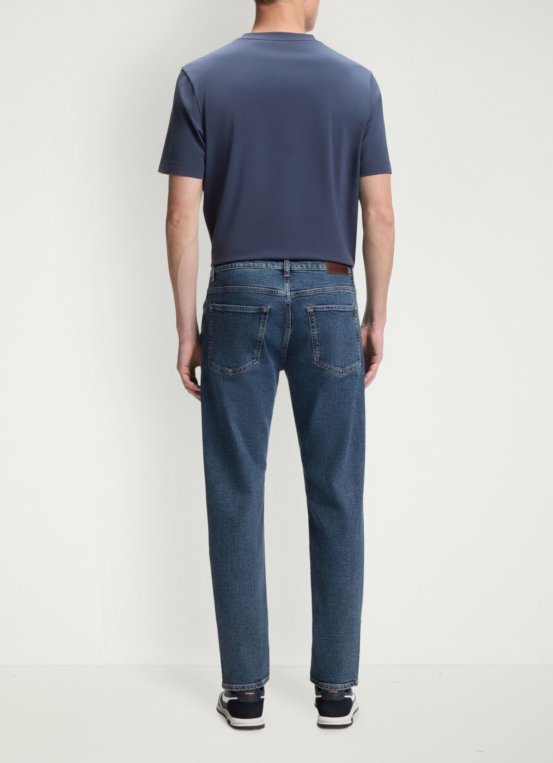 BOSS Straight fit jeans met medium wassing - achterkant 3 indigo
