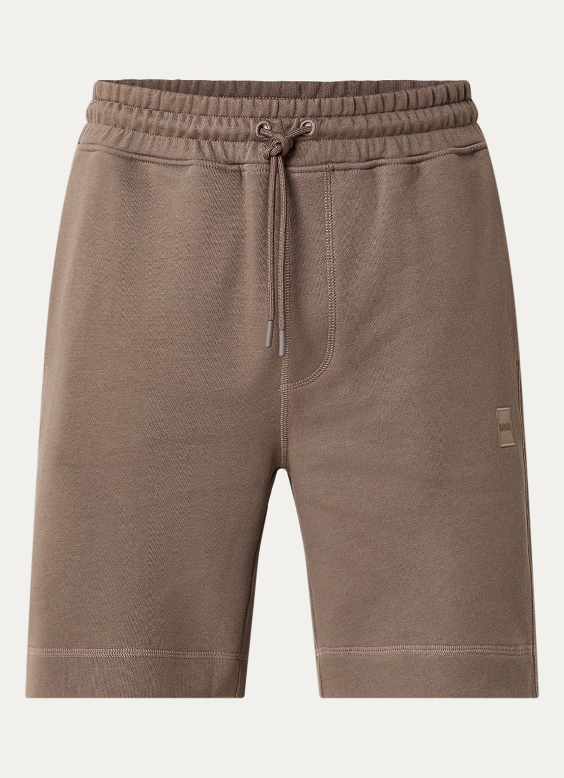 BOSS Straight fit korte broek van sweatstof met logopatch - voorkant 3 donkerbeige
