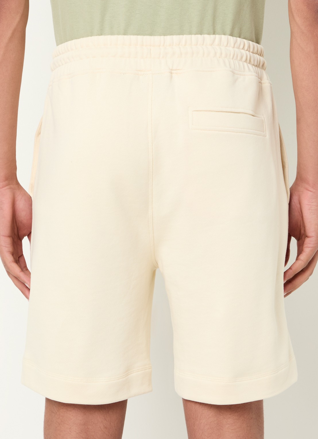 BOSS Straight fit korte broek van sweatstof met logopatch - achterkant 3 open yellow-767 / geel