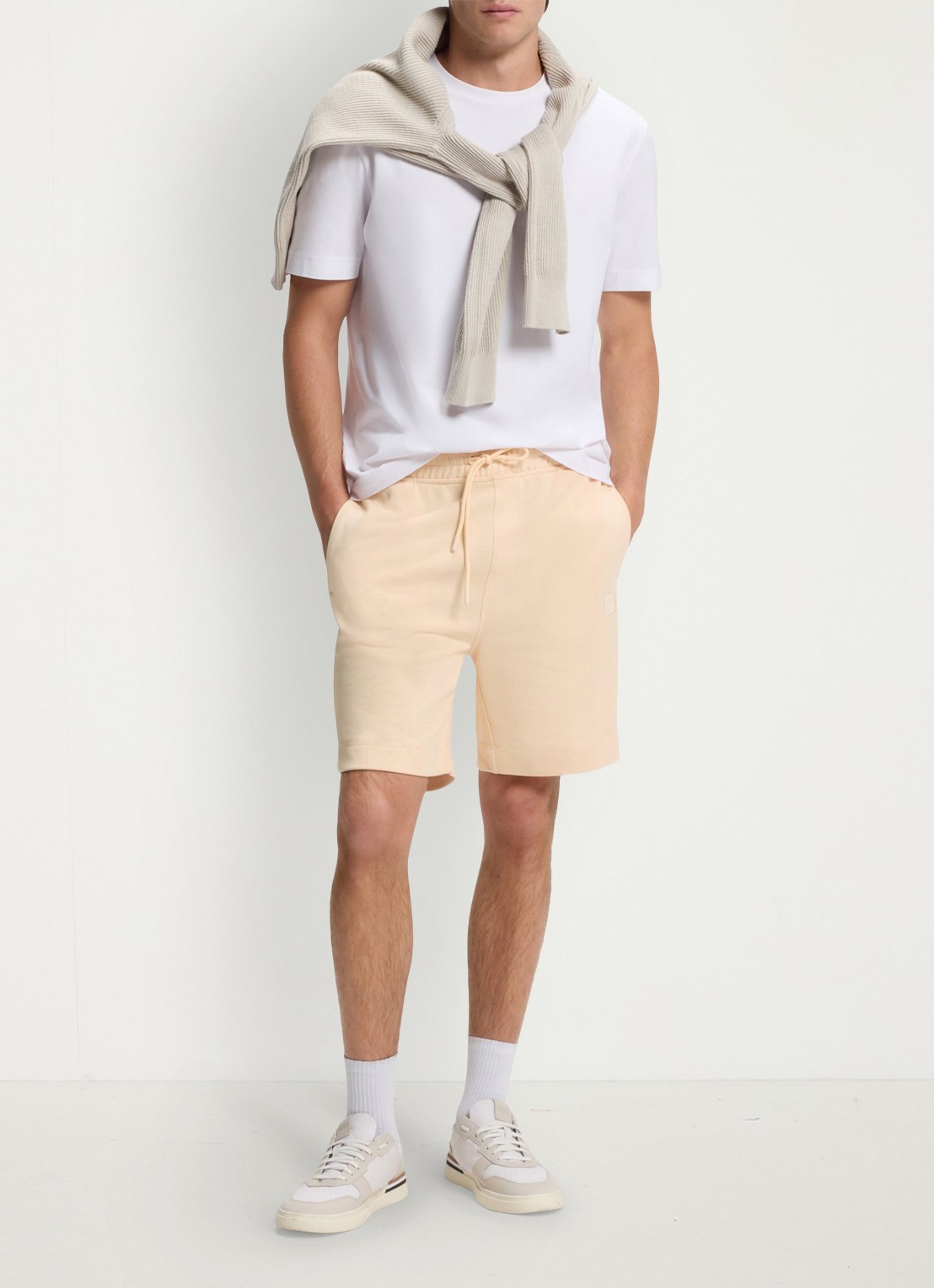 BOSS Straight fit korte broek van sweatstof met logopatch - voorkant 2 light/pastel orange-837 / oranje
