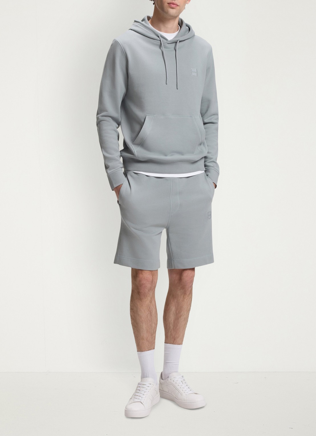 BOSS Straight fit korte broek van sweatstof met logopatch - voorkant 2 open grey-084 / grijs