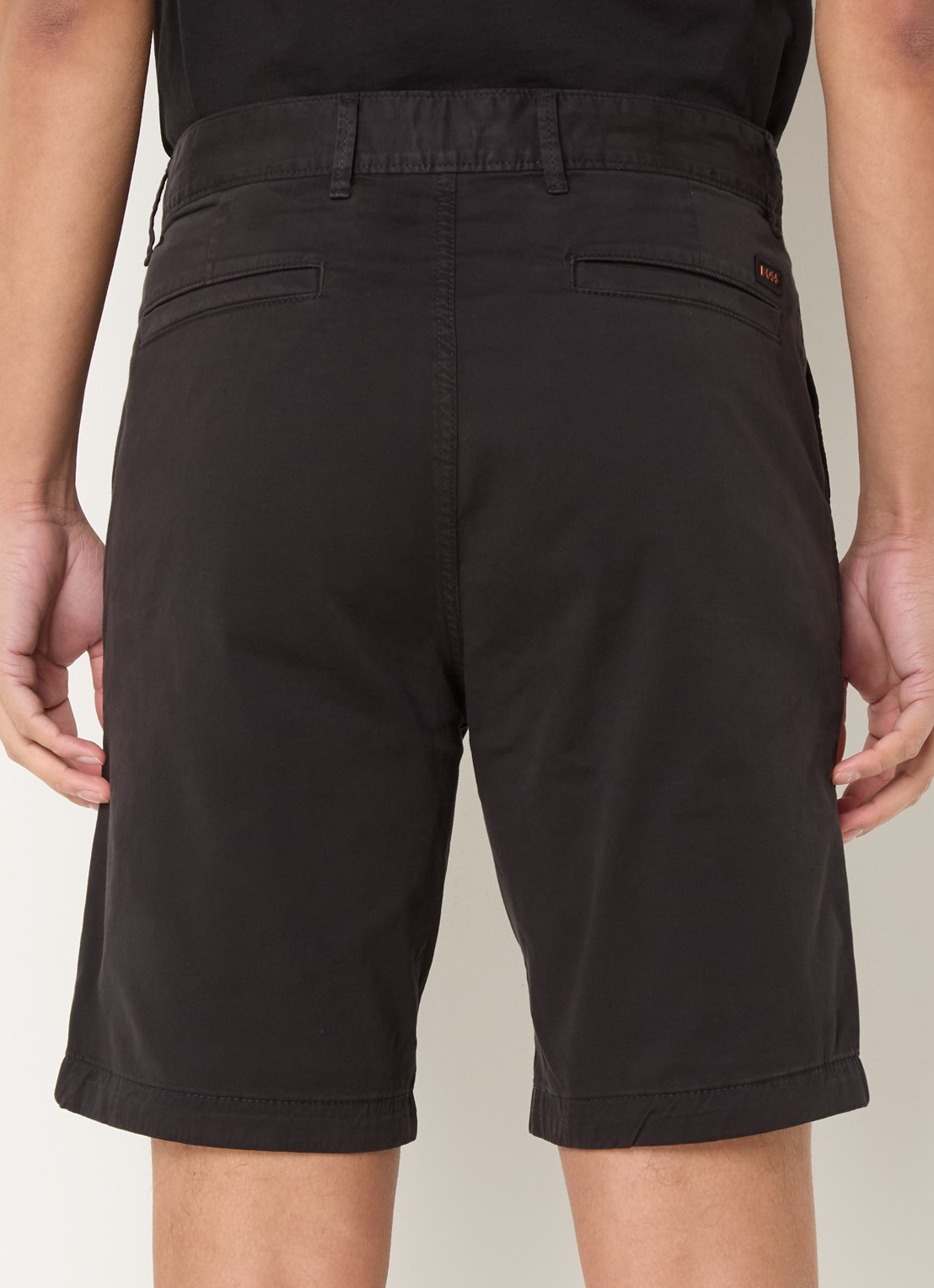 BOSS Straight fit korte chino met steekzakken - achterkant 4 black-001 / zwart