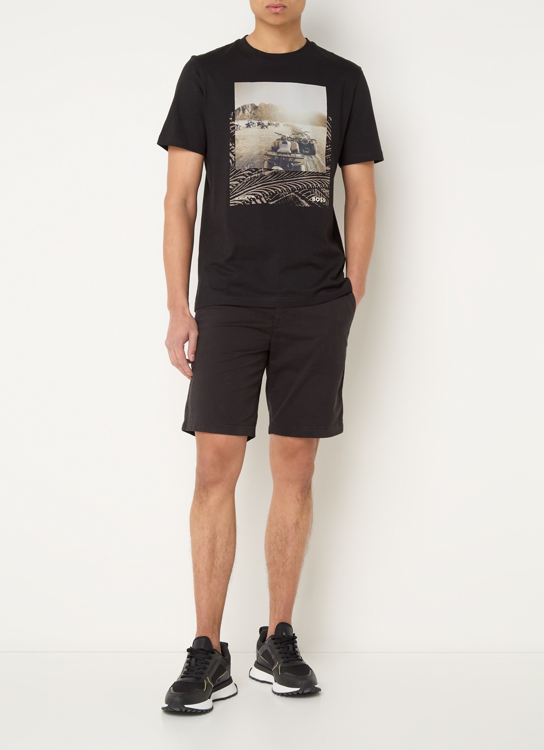 BOSS Straight fit korte chino met steekzakken - voorkant 2 black-001 / zwart