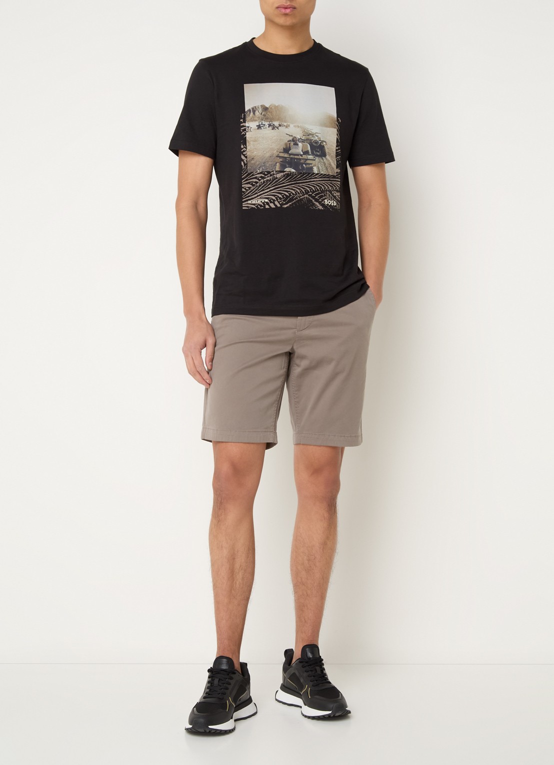 BOSS Straight fit korte chino met steekzakken - voorkant 2 open beige-294 / beige