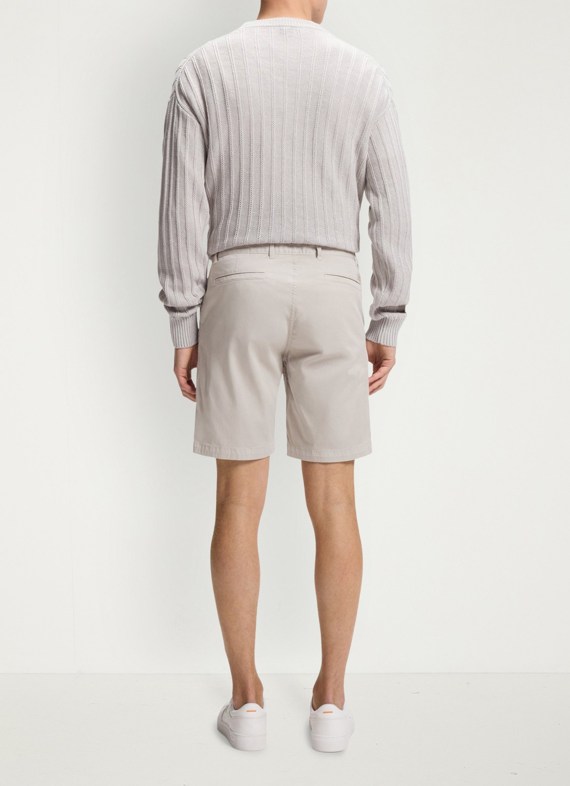 BOSS Straight fit korte chino met steekzakken - achterkant 3 open grey-070 / grijs
