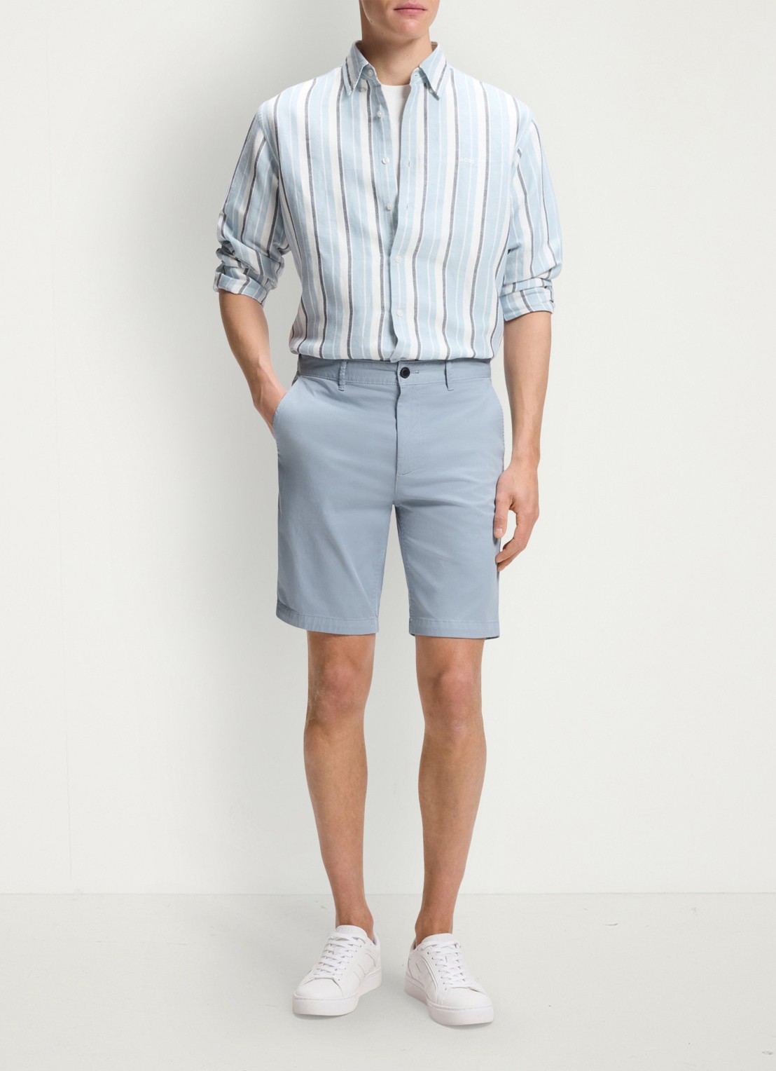 BOSS Straight fit korte chino met steekzakken - voorkant 2 light/pastel blue-458 / blauw
