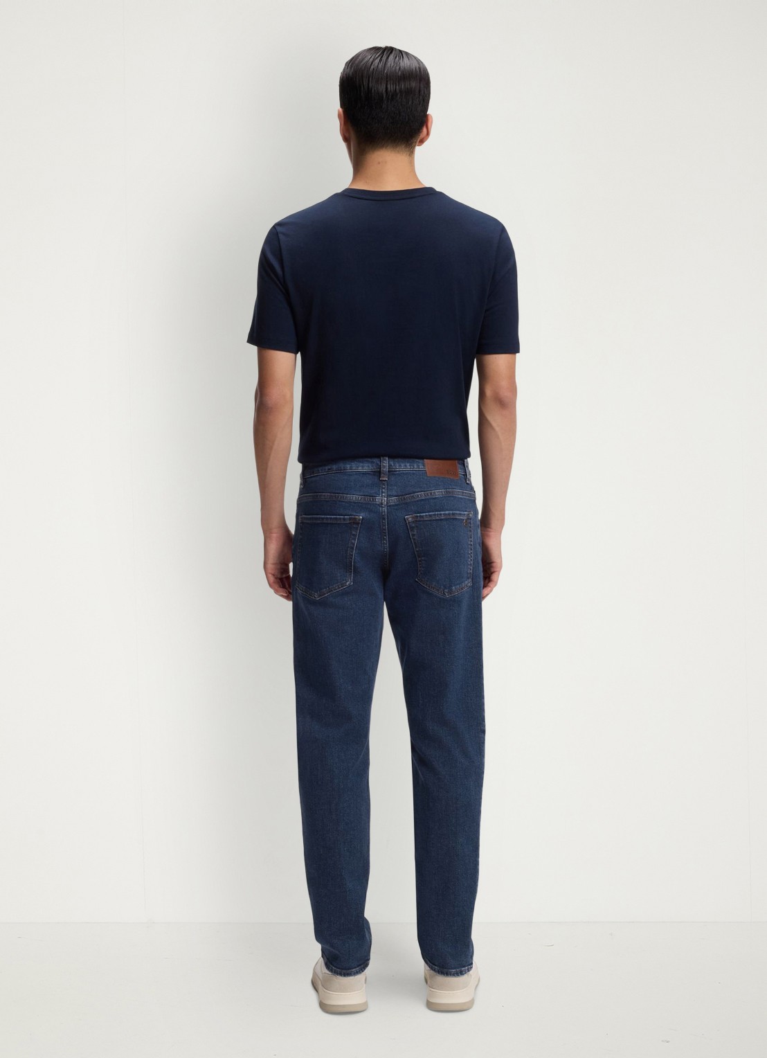 BOSS Straight leg jeans met steekzakken - achterkant 6 donkerblauw