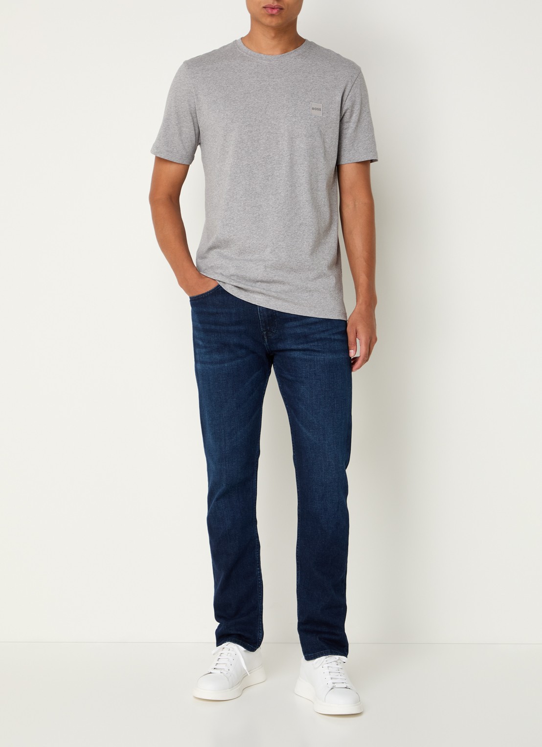 BOSS T-shirt van katoenen jersey met logopatch - voorkant 3 grijsmele