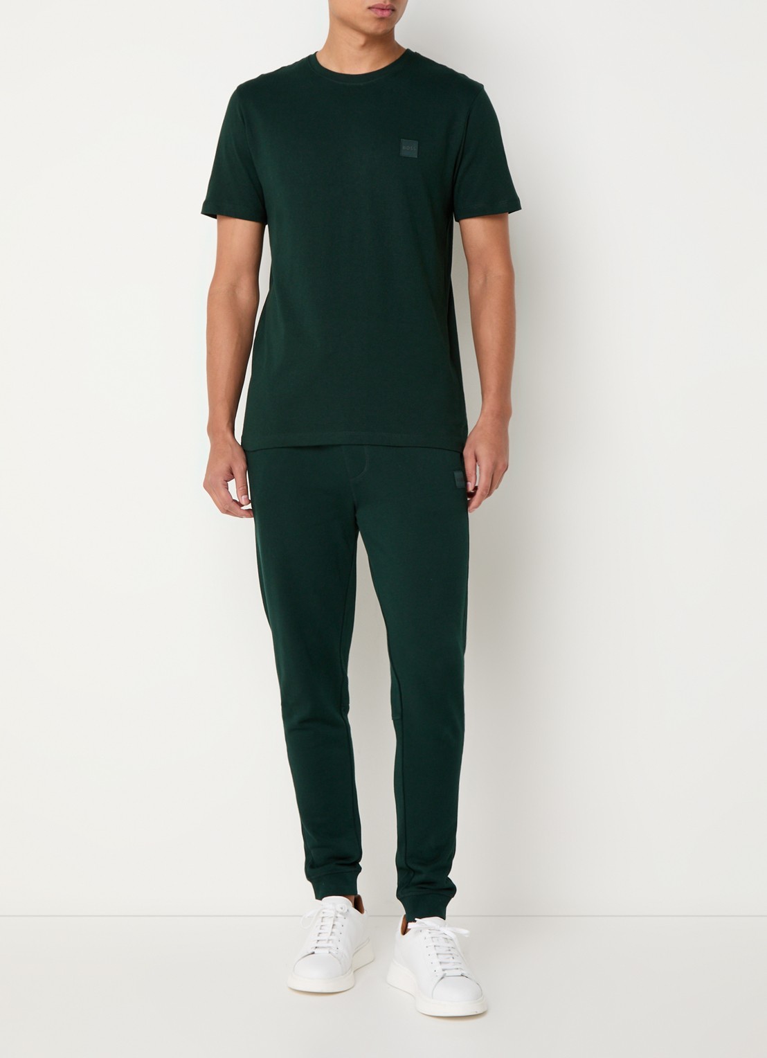 BOSS T-shirt van katoenen jersey met logopatch - voorkant 2 bronsgroen