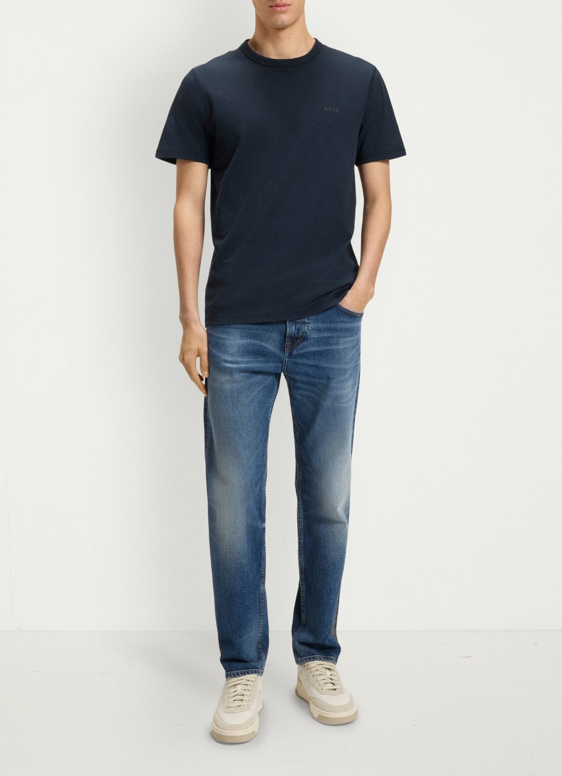 BOSS T-shirt van slubkatoen met logodetail - voorkant 2 donkerblauw