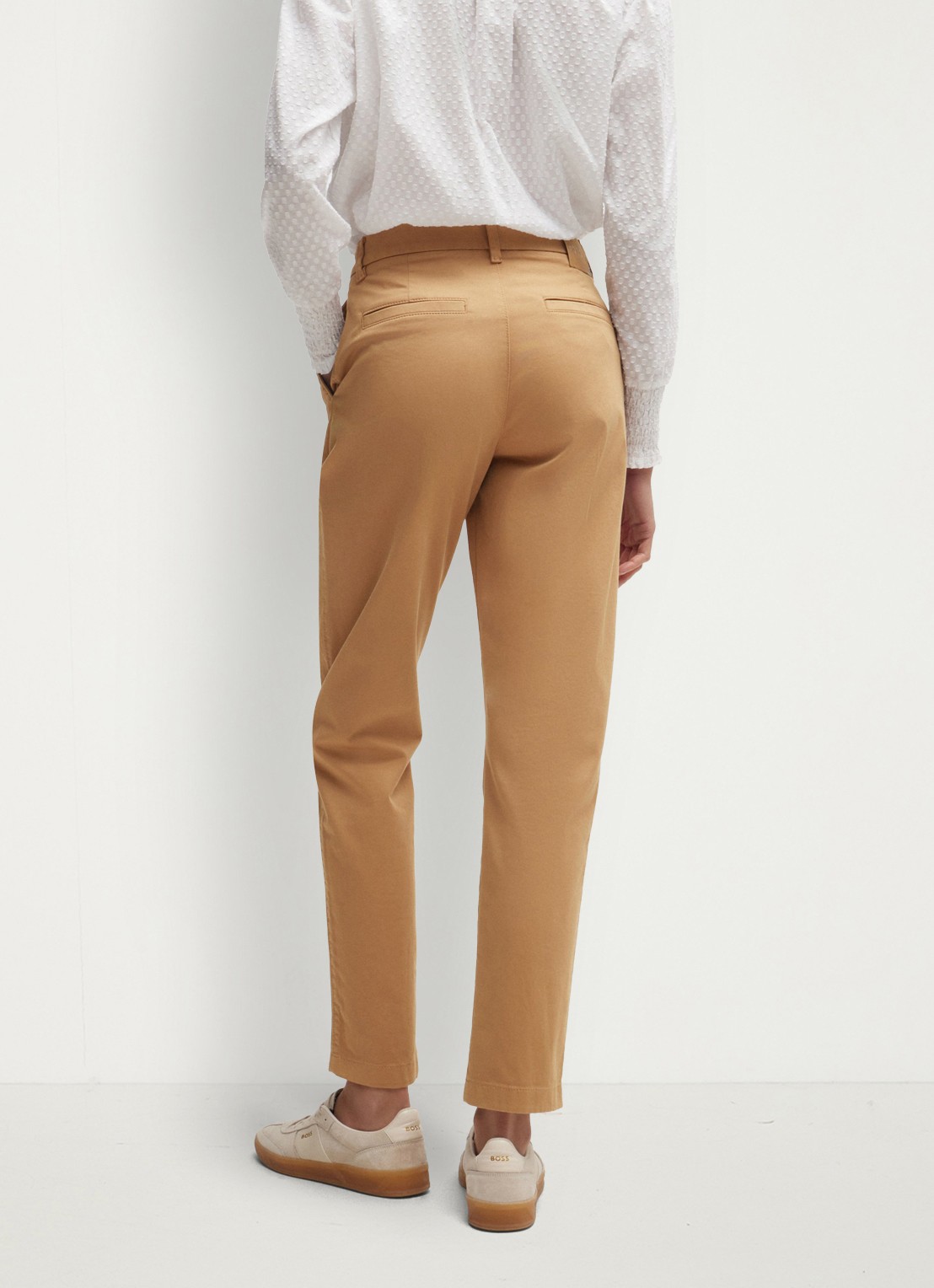 BOSS Tachini high waist slim fit chino met steekzakken en stretch - achterkant 3 camel