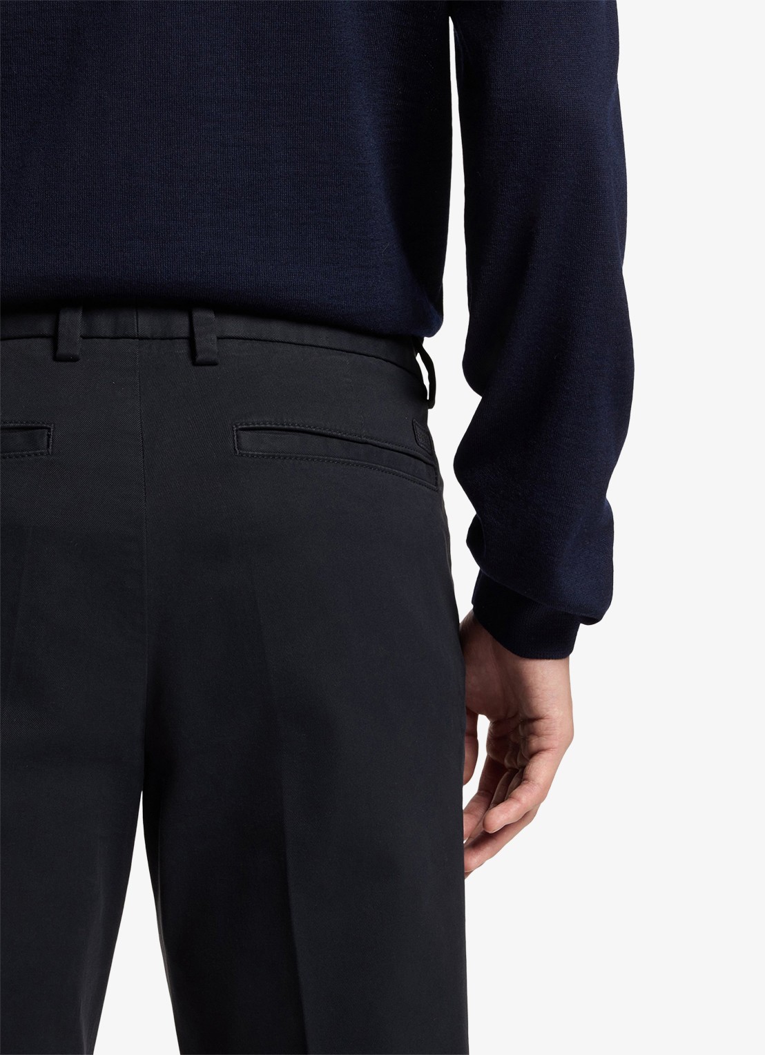 BOSS Tapered fit chino in katoenblend - detail 4 donkerblauw
