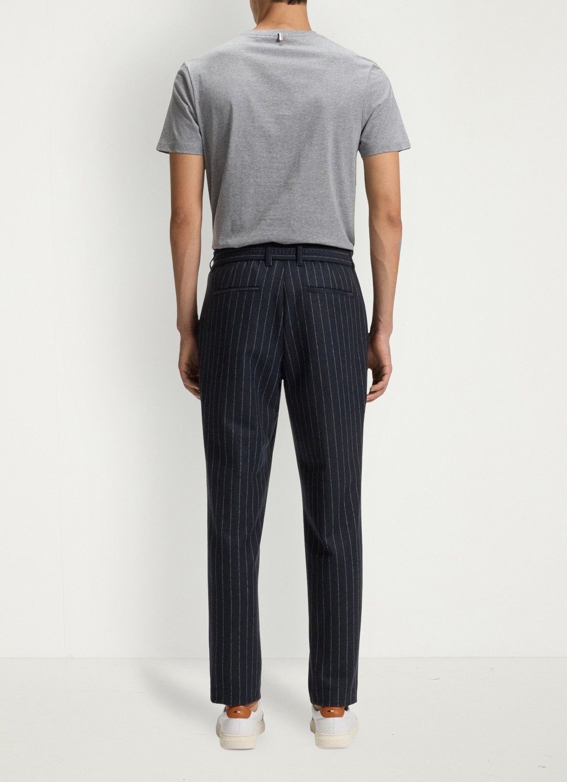 BOSS Tapered fit chino in wolblend met krijtstreep en trekkoord - detail 4 donkerblauw