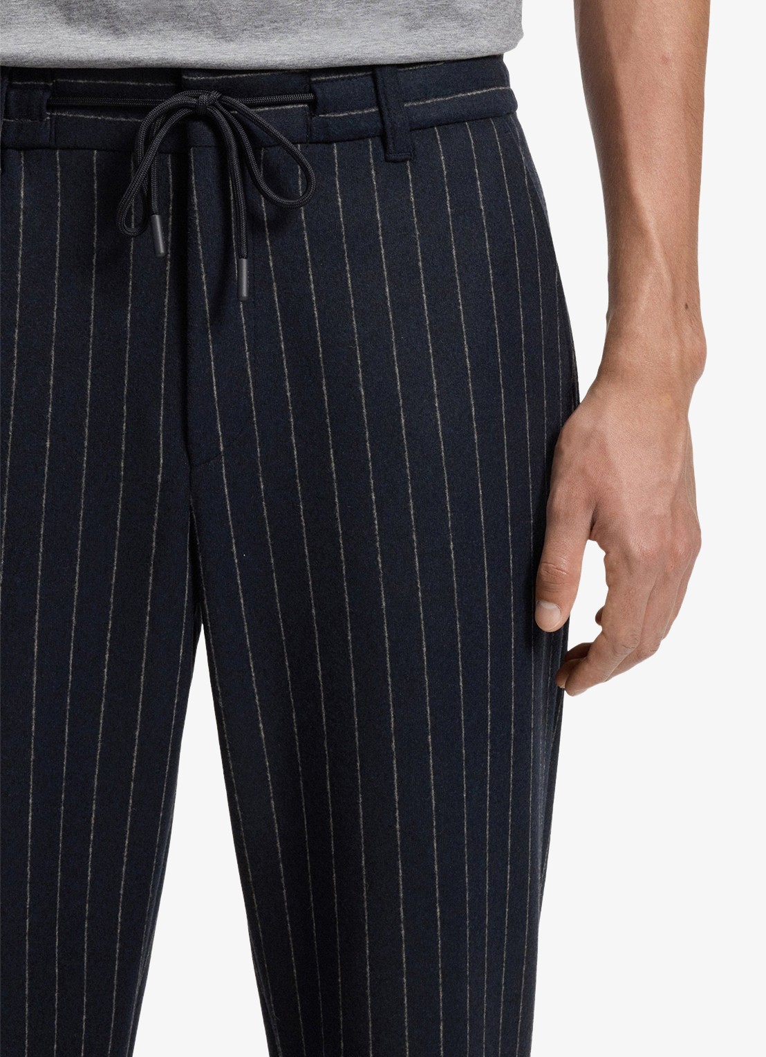 BOSS Tapered fit chino in wolblend met krijtstreep en trekkoord - detail 5 donkerblauw
