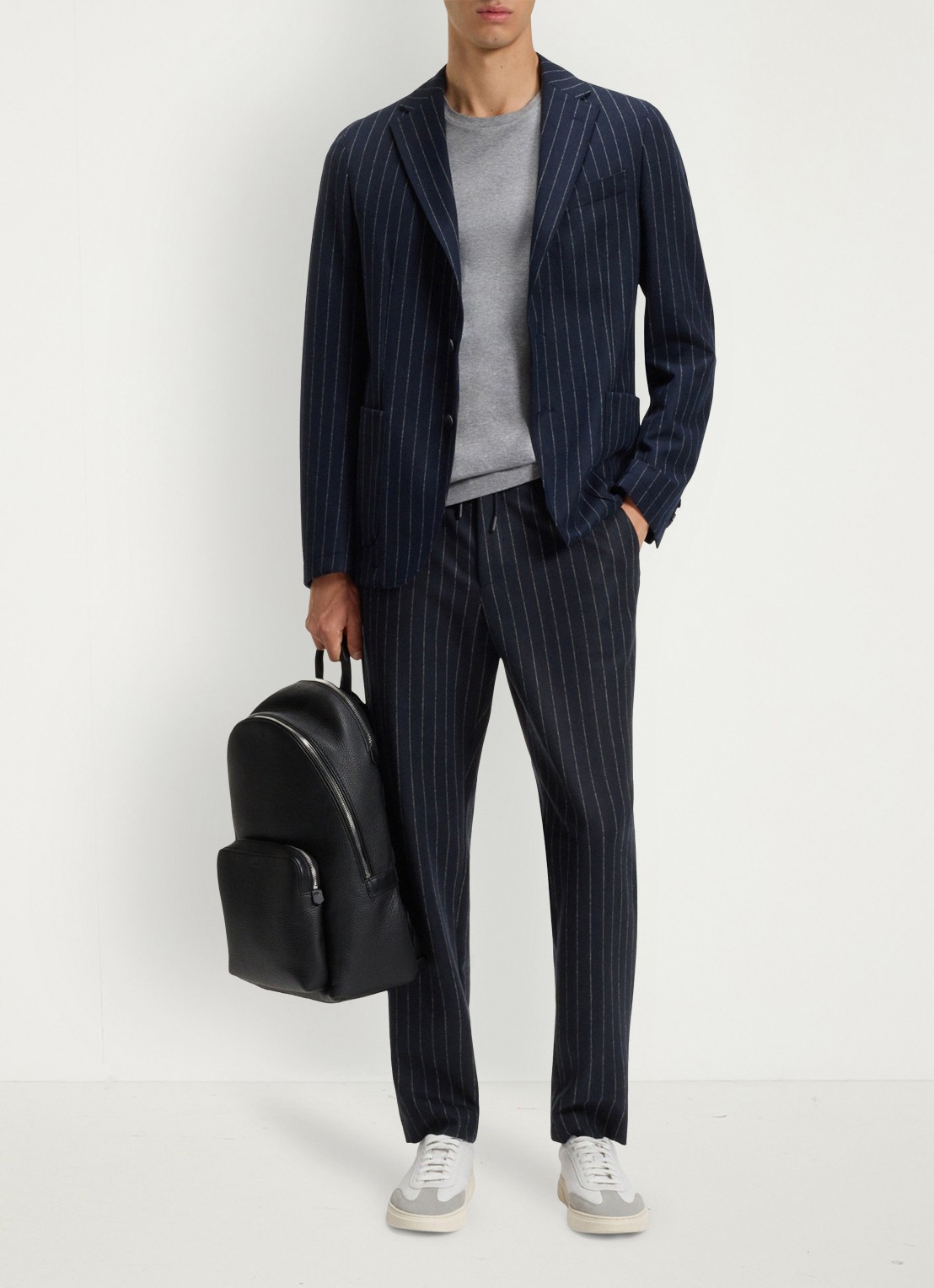 BOSS Tapered fit chino in wolblend met krijtstreep en trekkoord - voorkant 2 donkerblauw