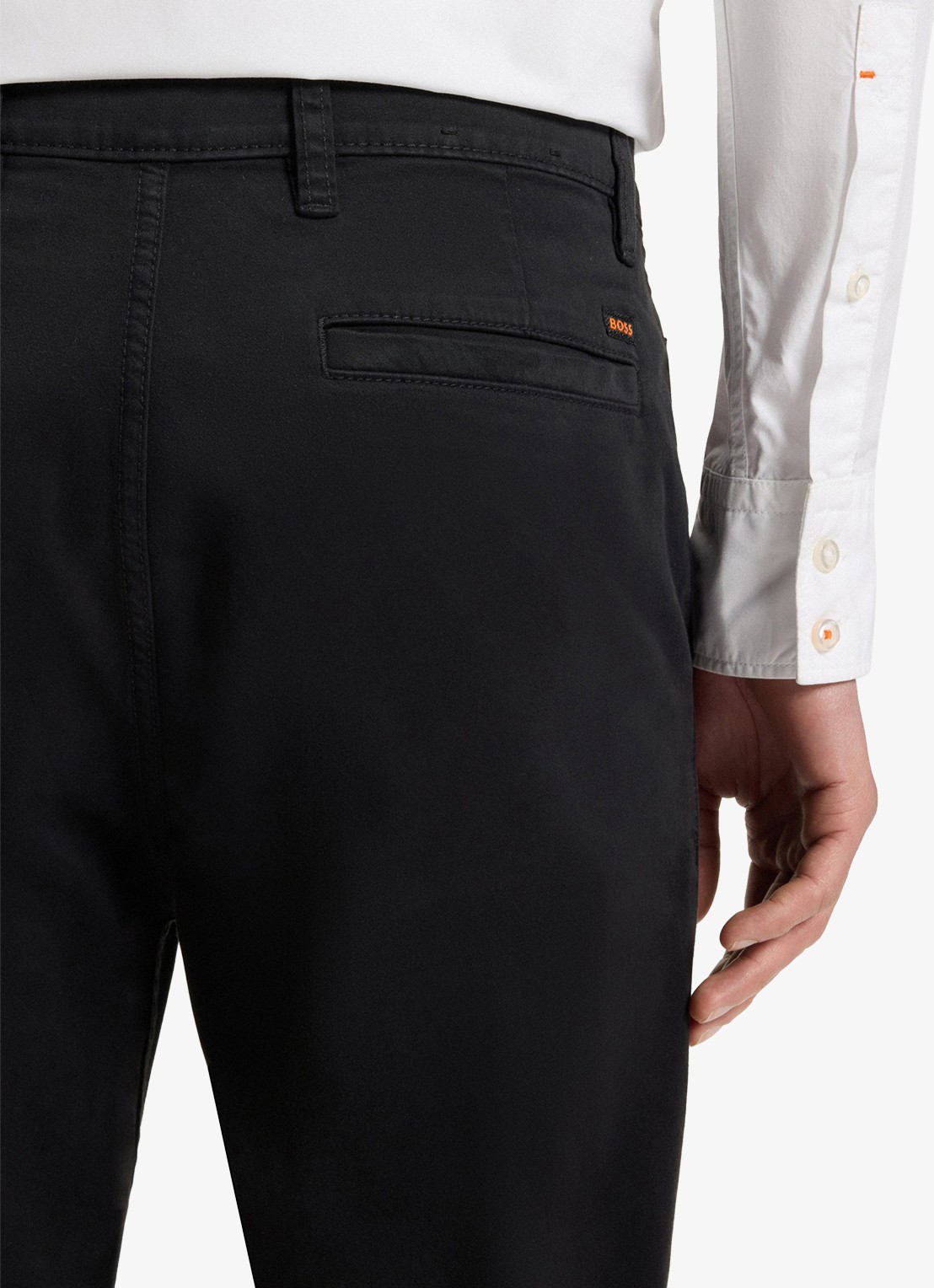 BOSS Tapered fit chino met steekzakken - detail 6 zwart