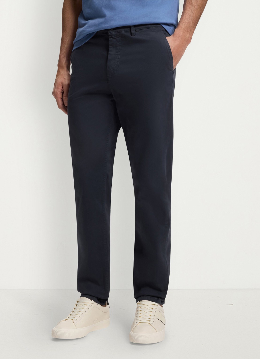 BOSS Tapered fit chino met steekzakken - detail 2 donkerblauw