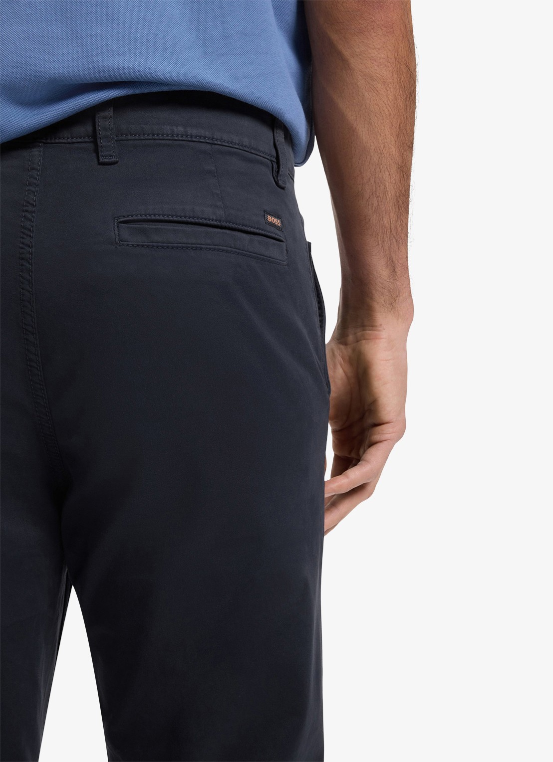 BOSS Tapered fit chino met steekzakken - detail 4 donkerblauw
