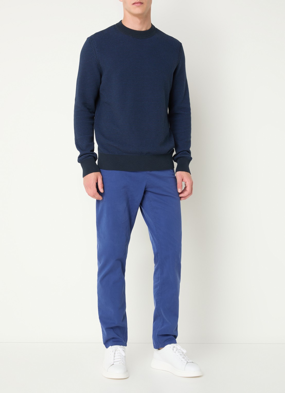 BOSS Tapered fit chino met steekzakken - voorkant 4 kobaltblauw