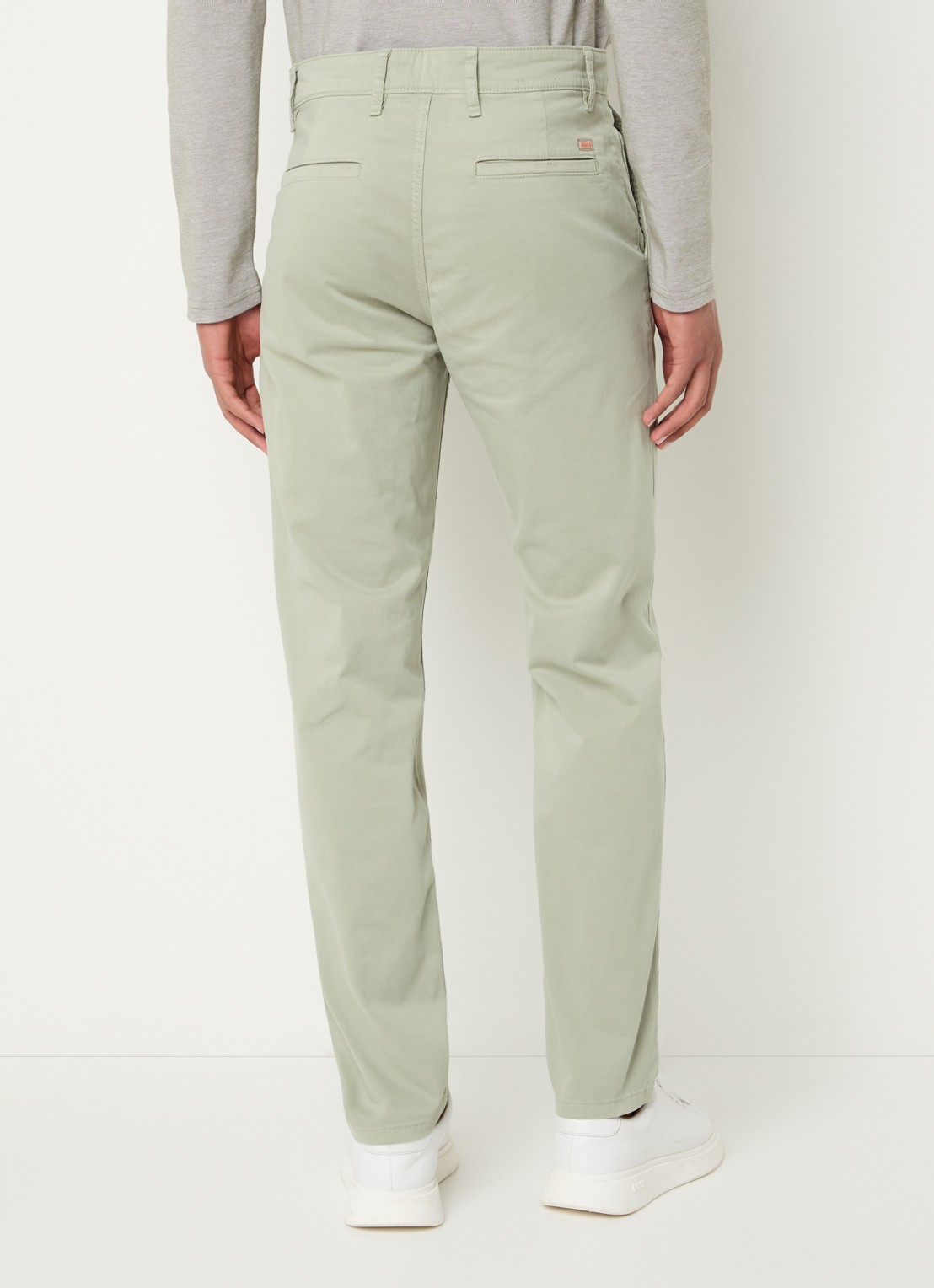 BOSS Tapered fit chino met steekzakken - achterkant lindegroen