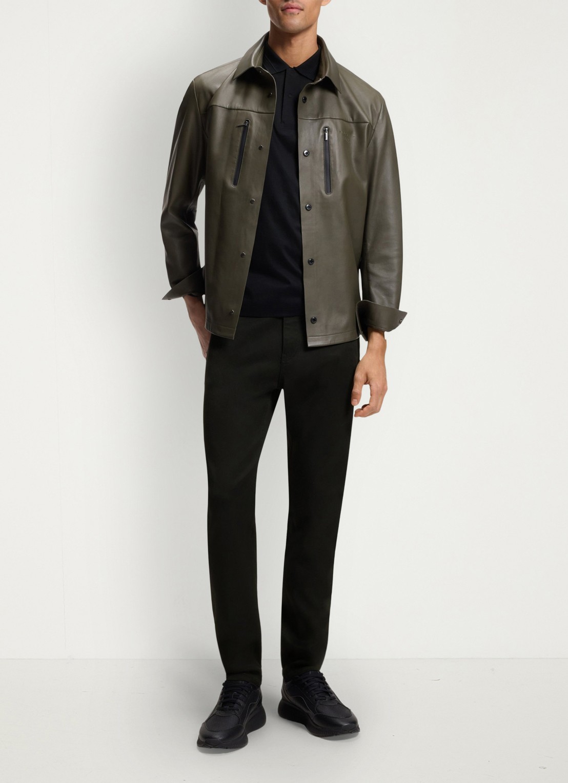 BOSS Tapered fit jeans met steekzakken - voorkant 6 zwart