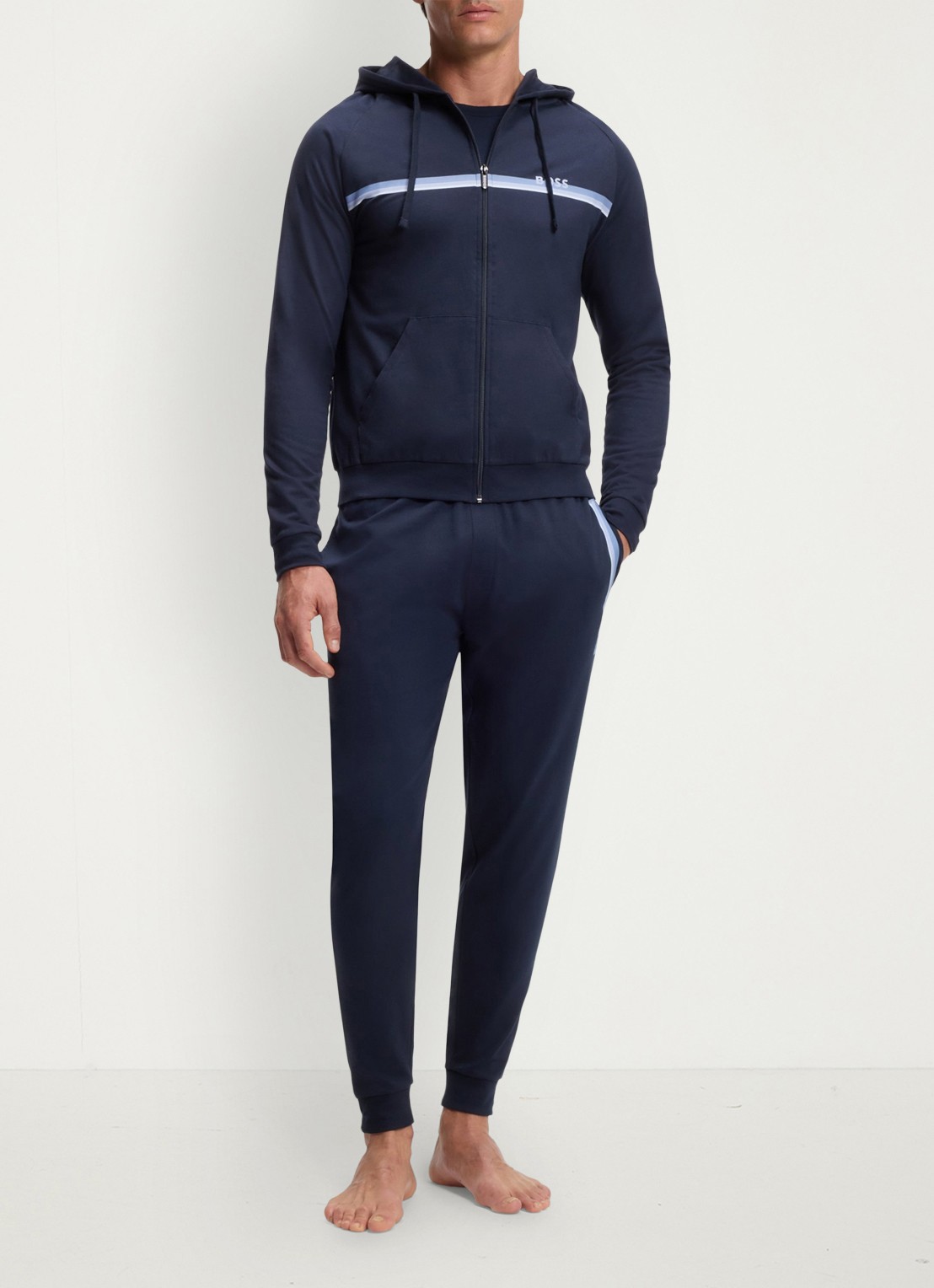 BOSS Tapered fit joggingbroek met logo  - voorkant 5 dark blue-403 / blauw