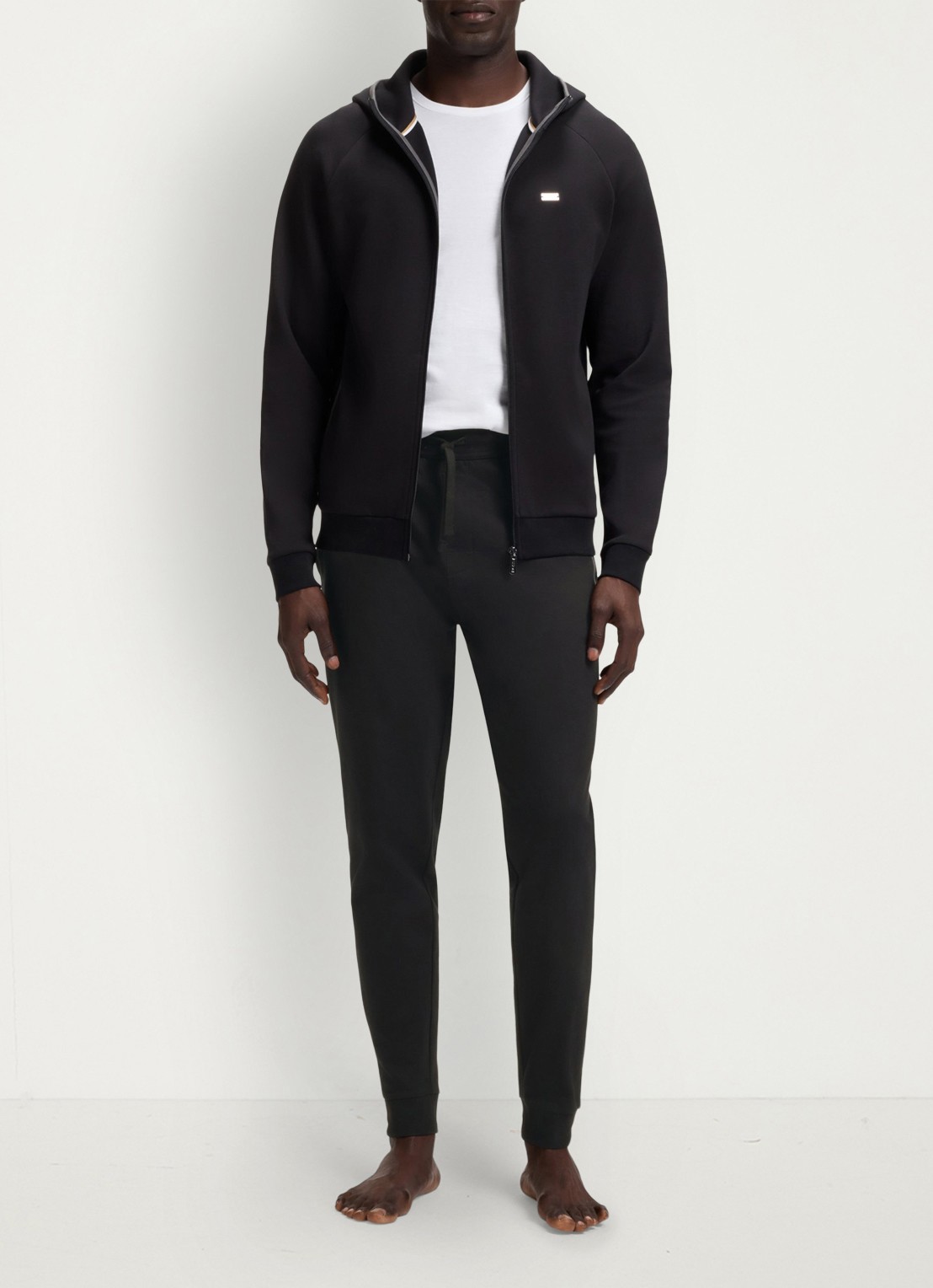 BOSS Tapered fit joggingbroek met logo  - voorkant 5 black-004 / zwart