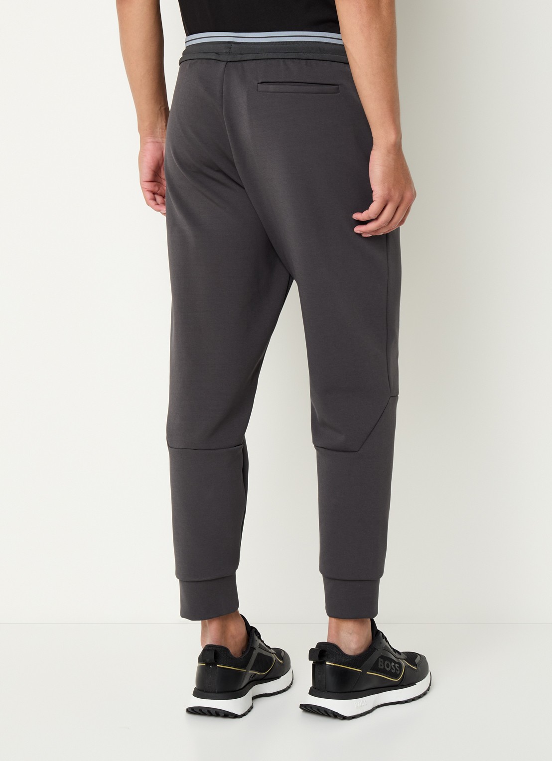 BOSS Tapered fit joggingbroek met steekzakken - achterkant donkergrijs