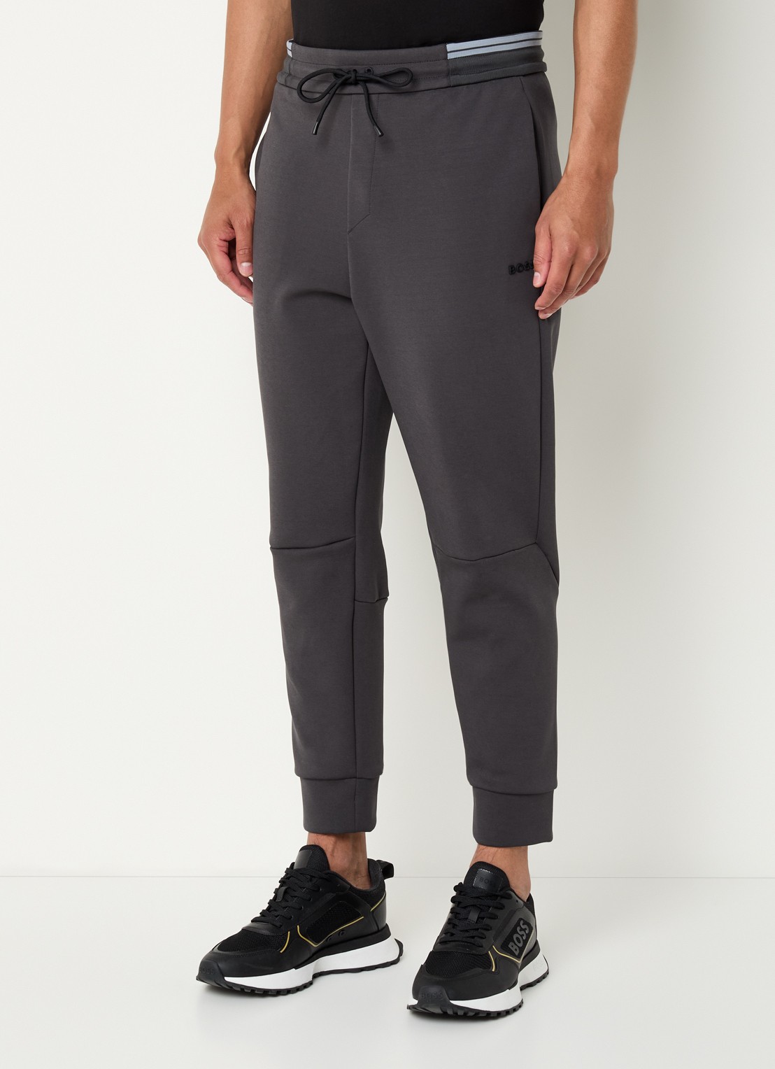 BOSS Tapered fit joggingbroek met steekzakken - detail 2 donkergrijs