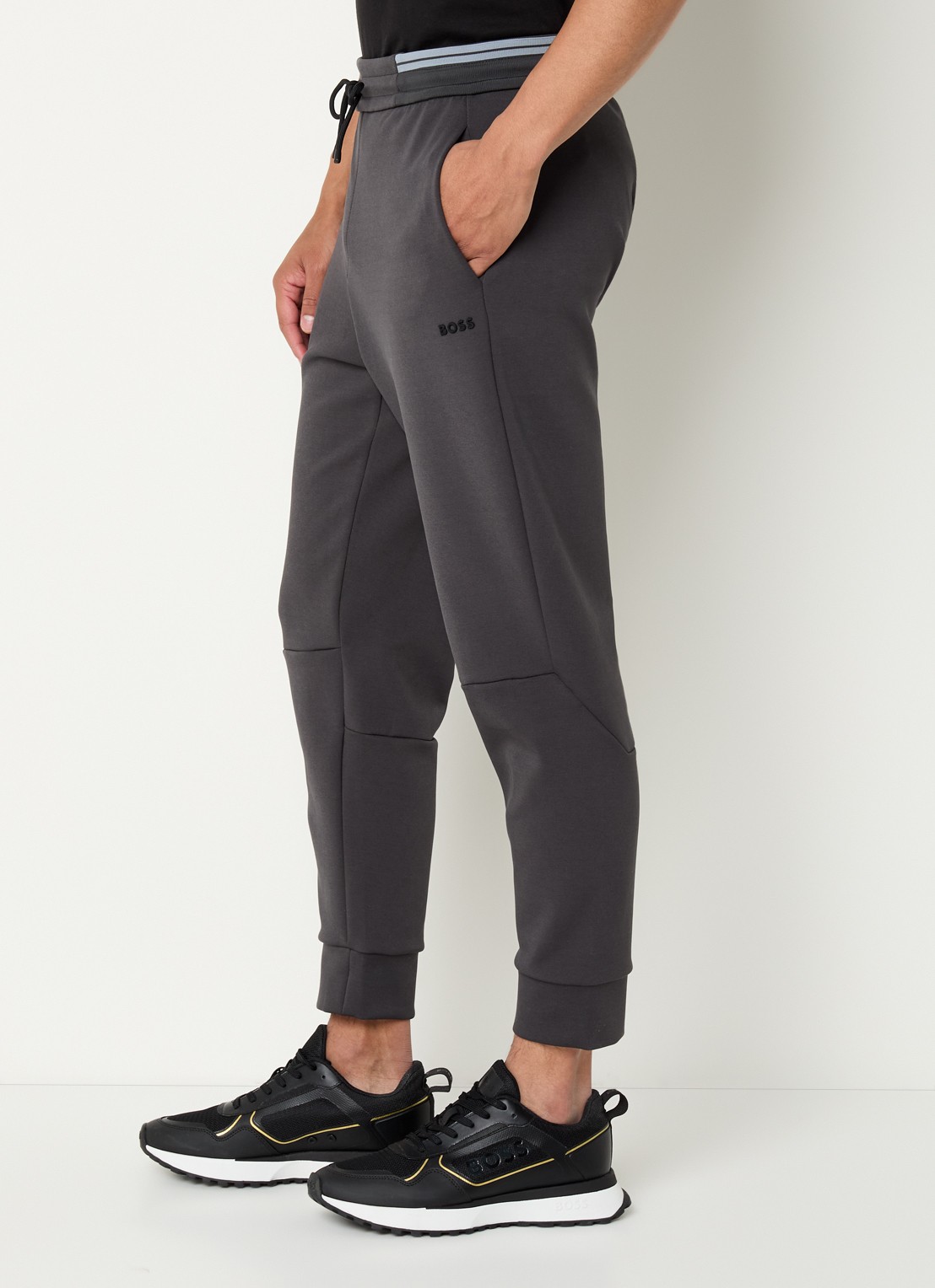 BOSS Tapered fit joggingbroek met steekzakken - detail 3 donkergrijs