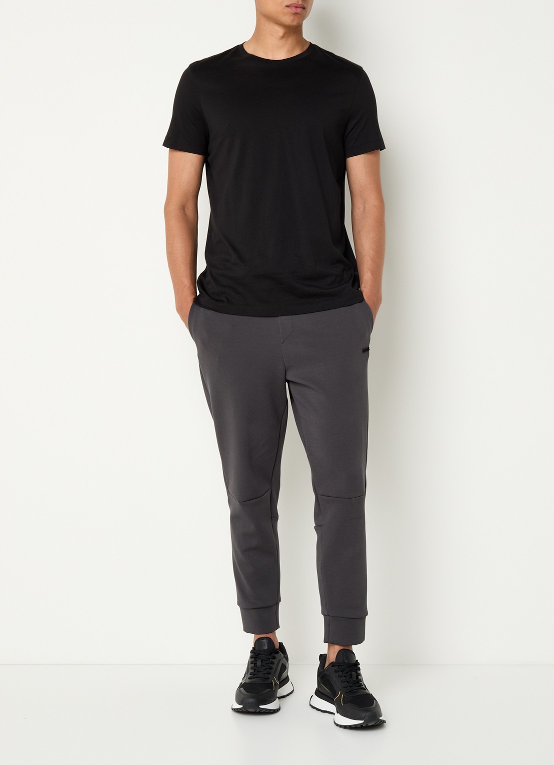 BOSS Tapered fit joggingbroek met steekzakken - voorkant 5 donkergrijs